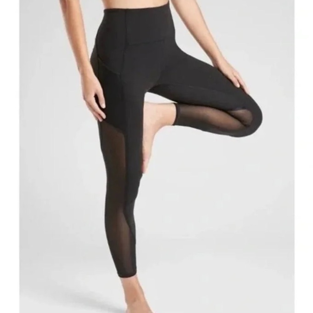 Athleta Vitality Stash Pocket 7/8 Leggings